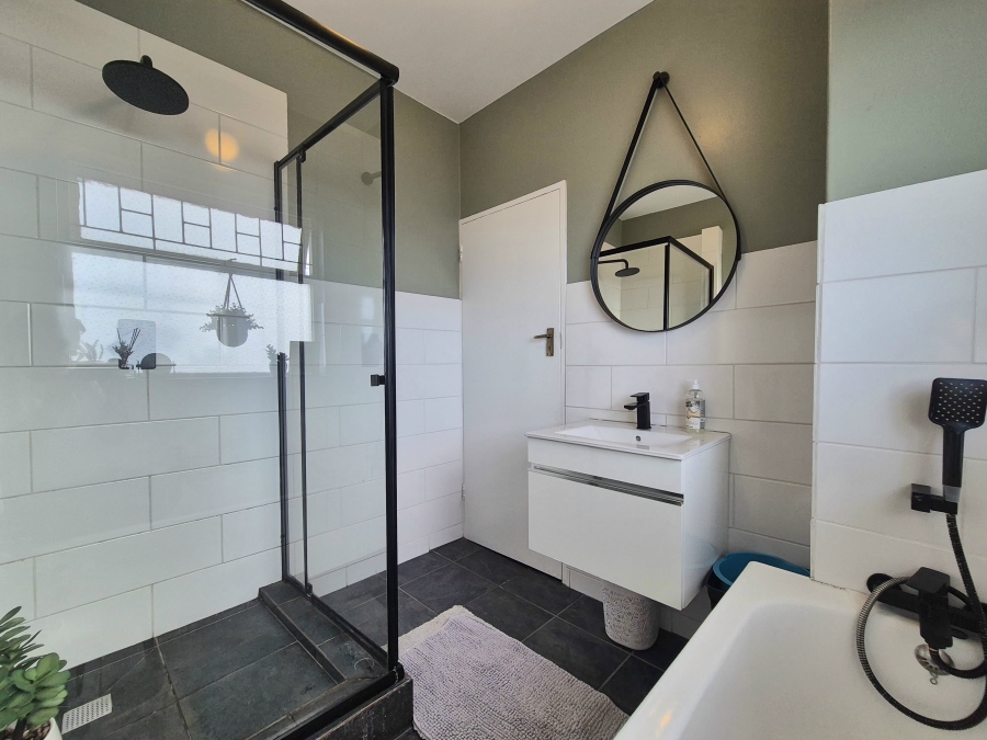 2 Bedroom Property for Sale in Wynberg Upper Western Cape